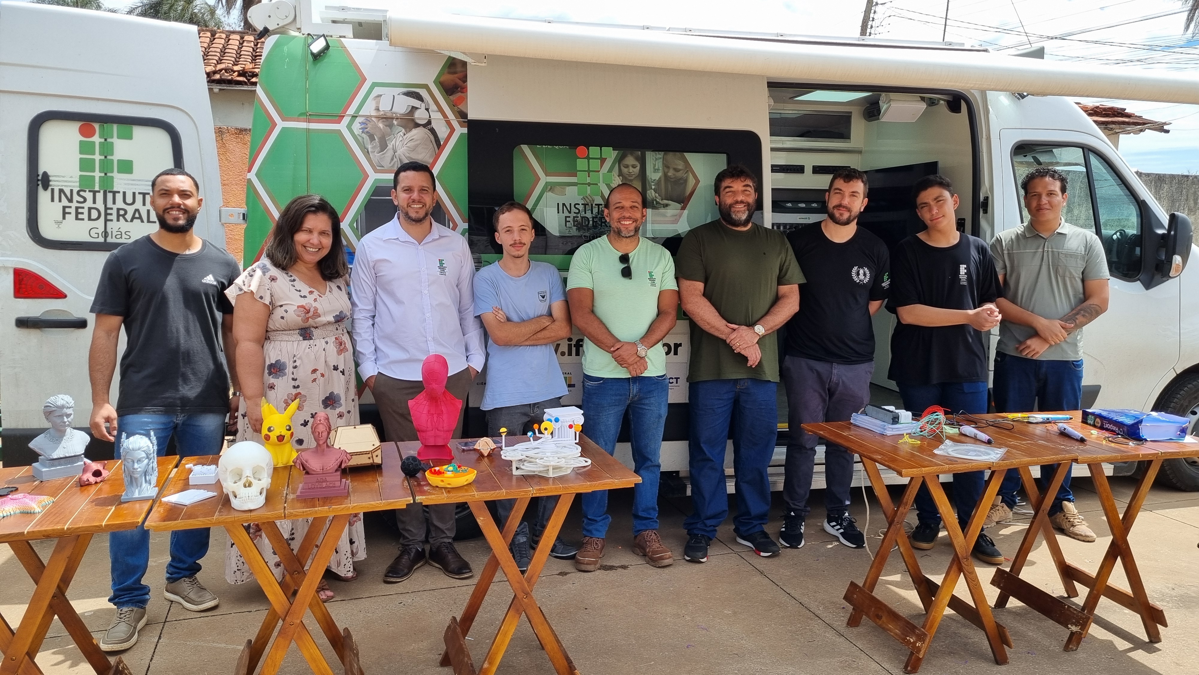 Equipe do IFG é recebida pela Escola Municipal Franklin Graham